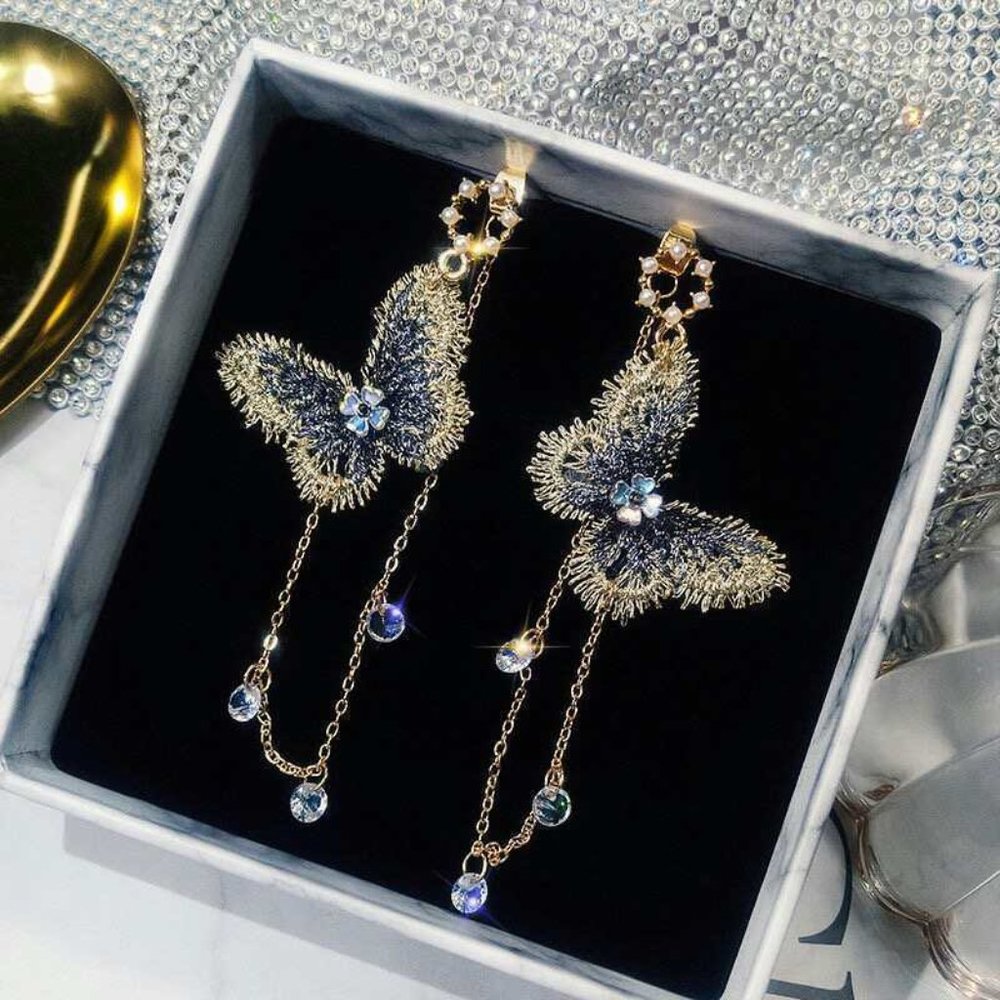 ** BRAND NEW ** BEAUTIFUL BUTTERFLY DROP EARRINGS
